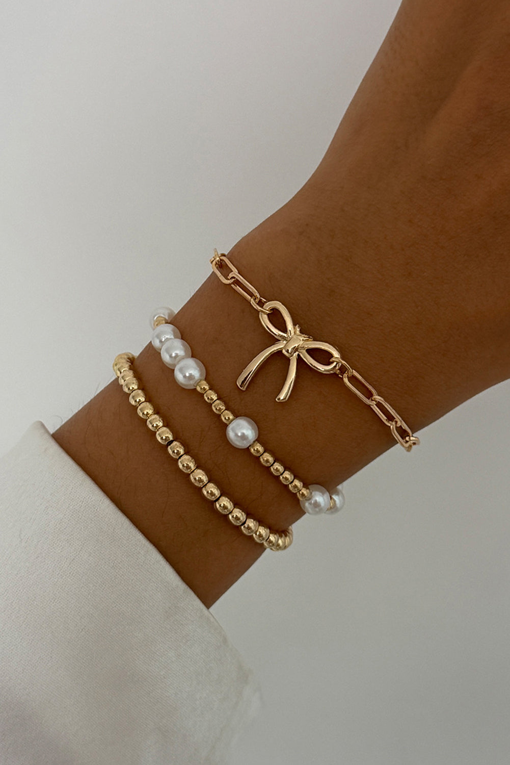 Gold Bow Pearl Decor Beaded Bracelet Set - HieuLuxe